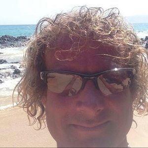 Meet your Posher, Markos